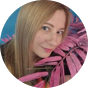 Uśmiechnięta kobieta, Joanna z Warszawy, która poleca nocleg we Wrocławiu w Mojito Apartments Botanica II. Zdjęcie recenzentki na stronie z opiniami.